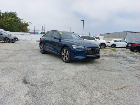 Used 2023 Audi e-tron Premium Plus w/ Premium Plus Package AWD/4WD image 2