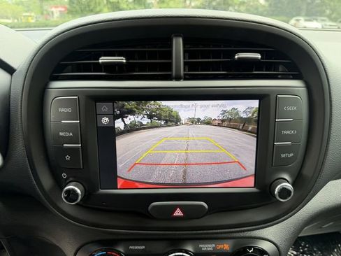 Certified 2025 Kia Soul LX w/ LX Technology Package FWD image 18