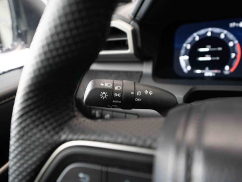 Used 2025 Toyota Tacoma Limited image 13