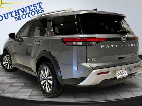 Used 2025 Nissan Pathfinder SL image 4
