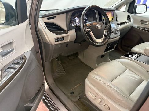 Used 2015 Toyota Sienna XLE Premium image 10