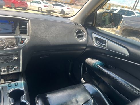 Used 2020 Nissan Pathfinder SL AWD/4WD image 18