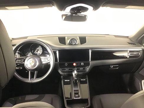 Certified 2024 Porsche Macan AWD/4WD image 25