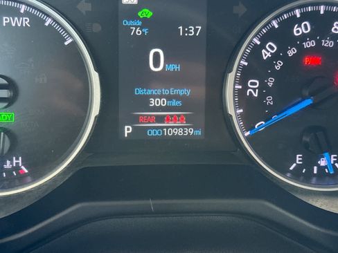 Certified 2021 Toyota RAV4 LE AWD/4WD image 27