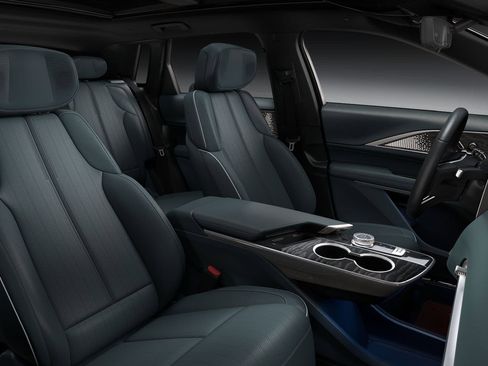 New 2025 Cadillac Lyriq Luxury image 33