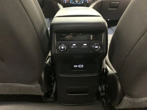 Used 2020 GMC Acadia SLE image 31