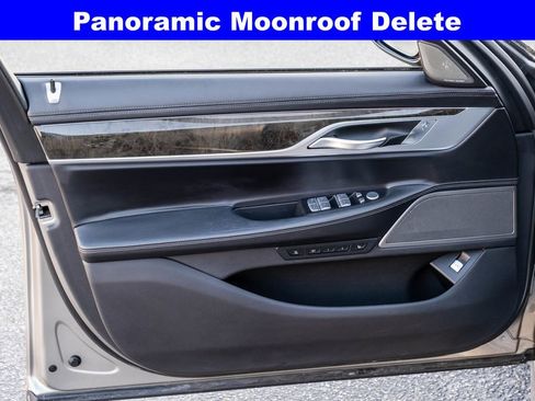Used 2020 BMW 750i xDrive w/ Executive Package image 12
