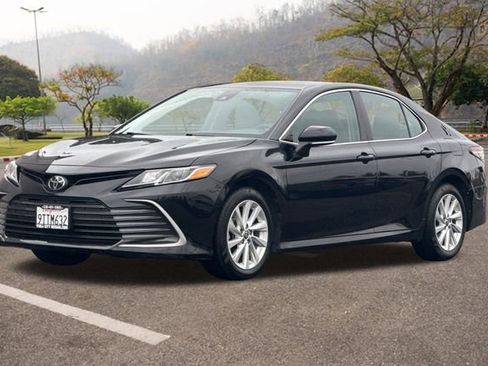Used 2023 Toyota Camry LE image 8