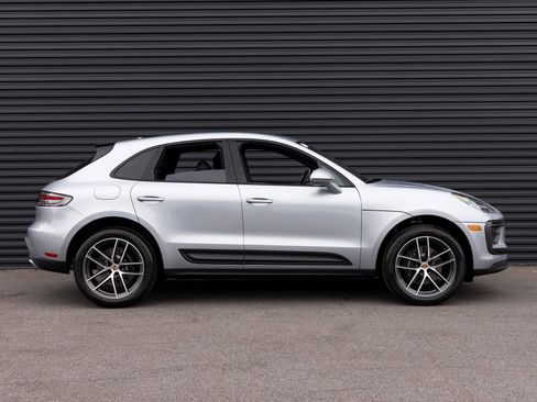Used 2025 Porsche Macan image 8