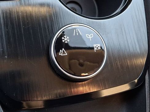 Used 2023 Nissan Rogue SV image 25