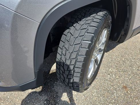 Used 2020 Jeep Cherokee Latitude Plus w/ Cold Weather Group AWD/4WD image 30