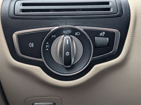 Used 2022 Mercedes-Benz GLC 300 image 35