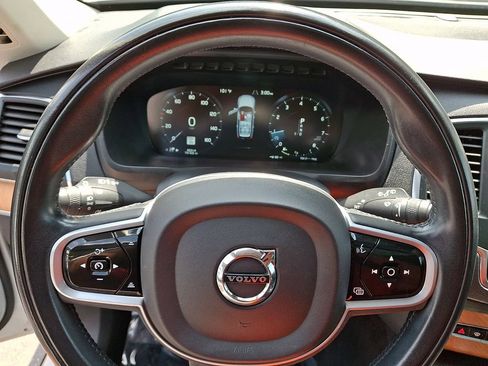 Used 2022 Volvo XC90 T6 Momentum AWD/4WD image 22