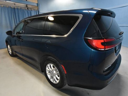 Used 2023 Chrysler Pacifica Touring-L FWD image 30