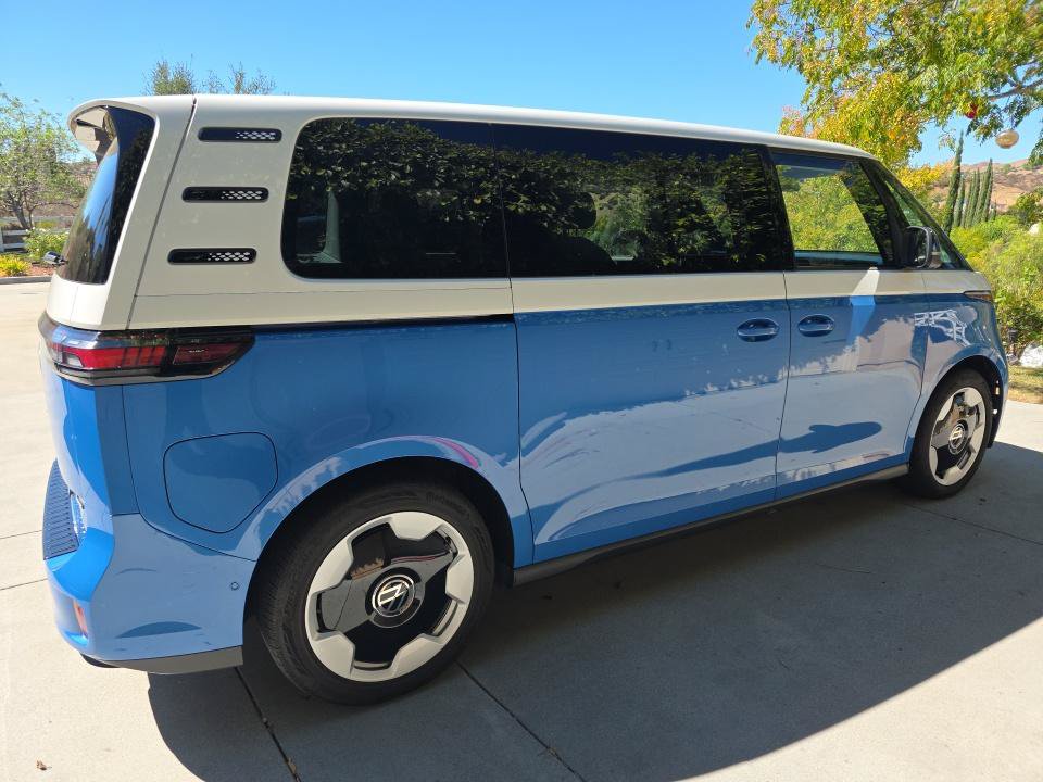 Used 2025 Volkswagen ID. Buzz Pro S Plus AWD/4WD image 4