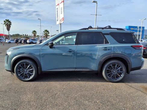 New 2026 Nissan Pathfinder SL w/ SL Premium Package image 4