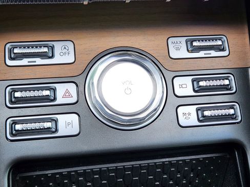 Used 2024 Lincoln Nautilus Reserve w/ Equipment Group 203A AWD/4WD image 28