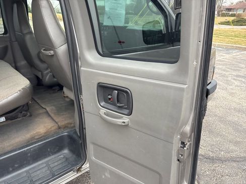 Used 2008 Chevrolet Express 1500 AWD Passenger w/ LT Preferred Equipment Group image 9