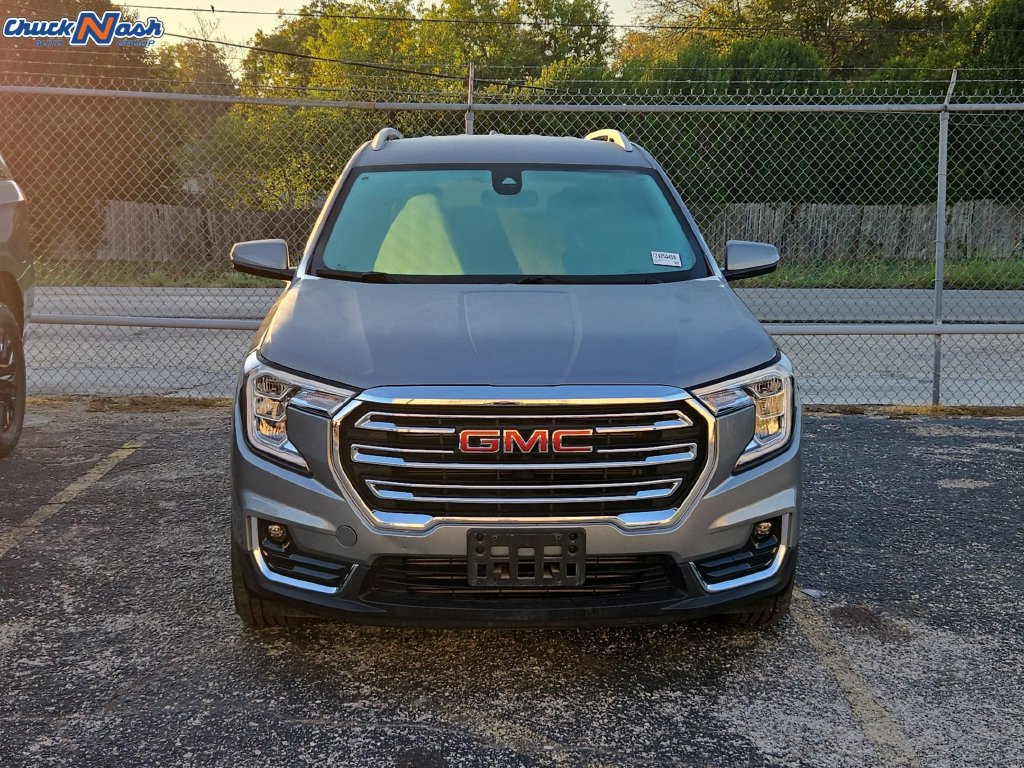 Used 2024 GMC Terrain SLT AWD/4WD image 2