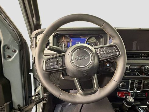 Used 2024 Jeep Wrangler Unlimited image 13