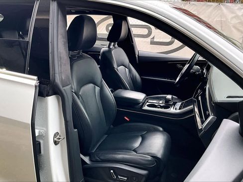 Used 2019 Audi Q8 Prestige w/ Luxury Package image 8