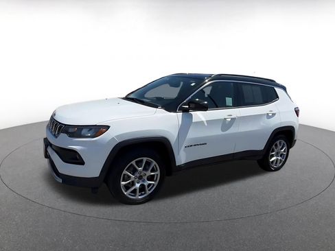 Used 2025 Jeep Compass Limited AWD/4WD image 8