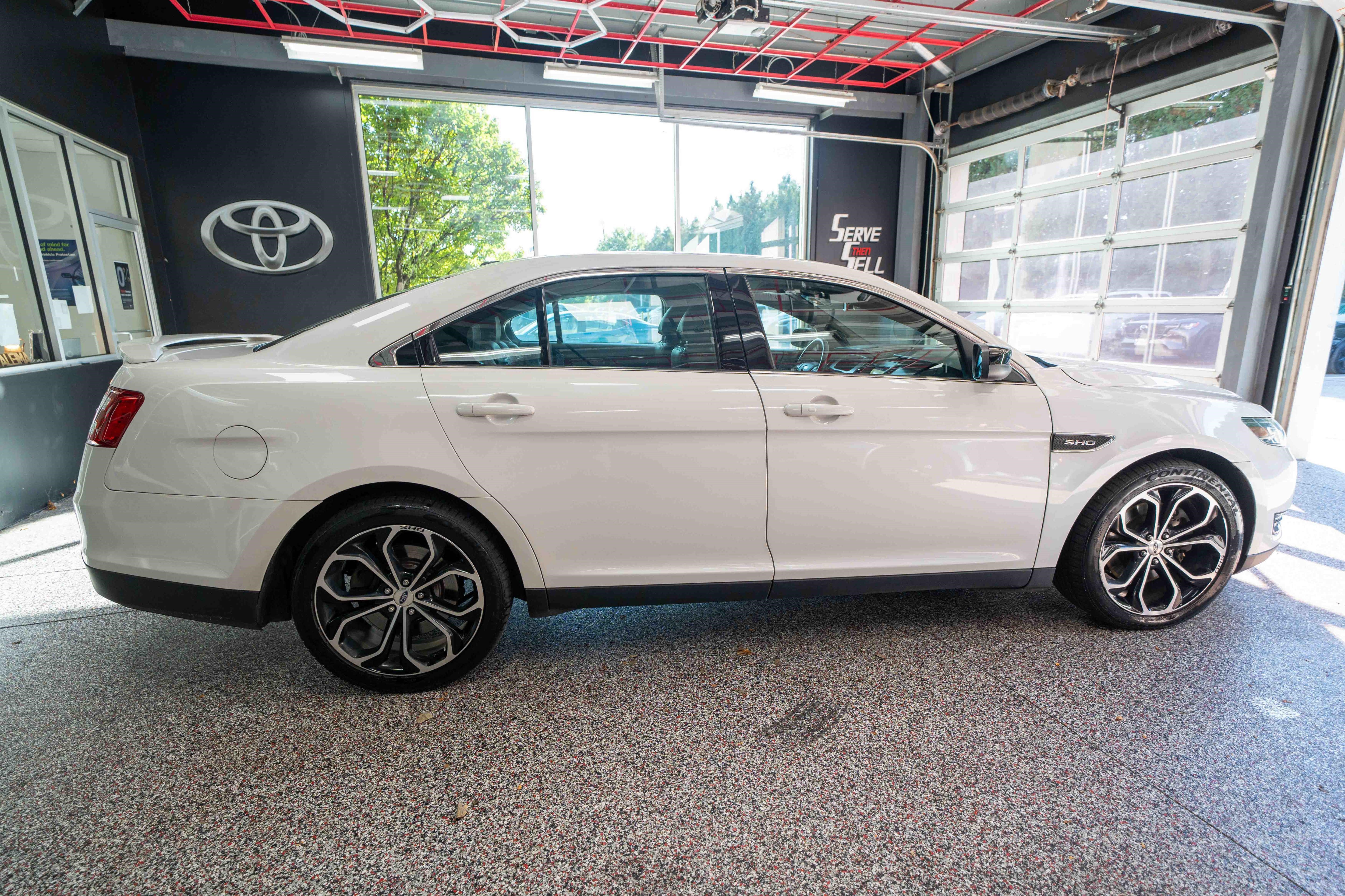 Used 2018 Ford Taurus SHO AWD/4WD image 4