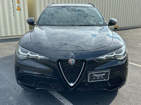 Used 2024 Alfa Romeo Stelvio Ti image 2