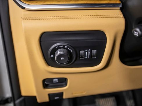 Used 2025 Jeep Grand Cherokee L Summit image 28