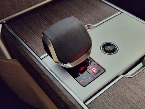 New 2026 Land Rover Range Rover SE image 18