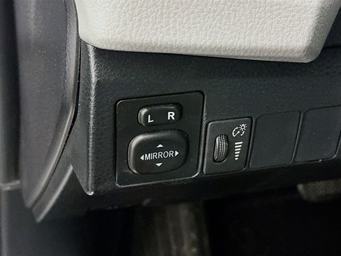 Used 2014 Toyota Corolla LE image 17