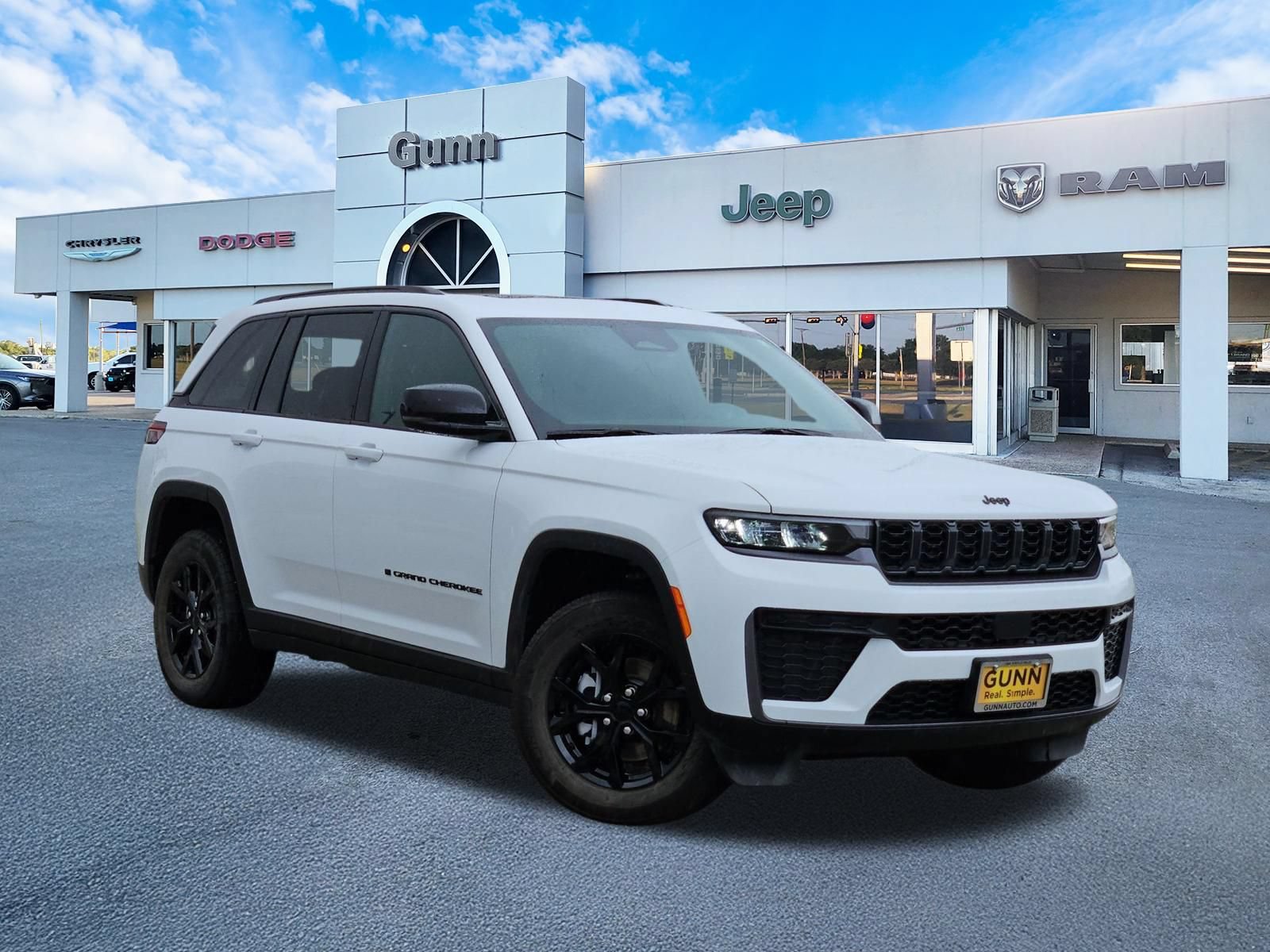 New 2026 Jeep Grand Cherokee Altitude RWD image 1