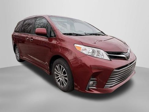 Used 2020 Toyota Sienna XLE image 10
