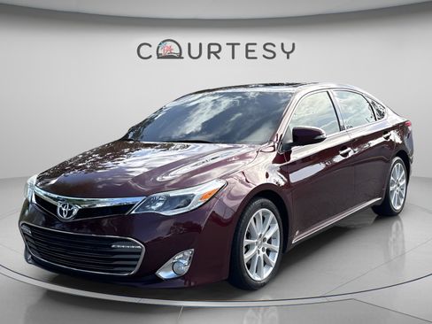 Used 2013 Toyota Avalon XLE Touring FWD image 2