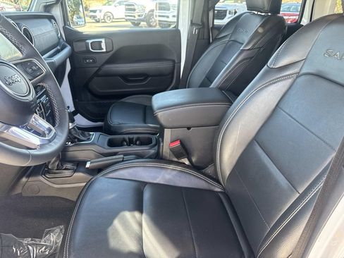 Used 2023 Jeep Wrangler Unlimited Sahara w/ LED Lighting Group AWD/4WD image 22