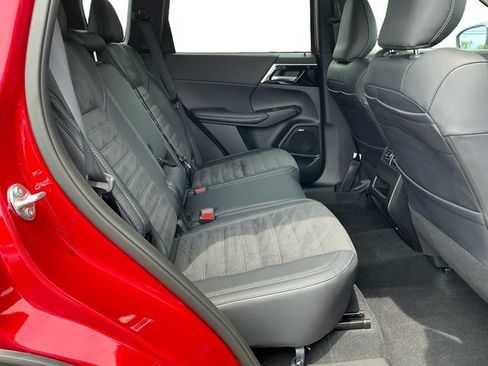 Used 2025 Mitsubishi Outlander SE AWD/4WD image 18
