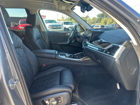 Used 2024 BMW X7 xDrive40i image 13