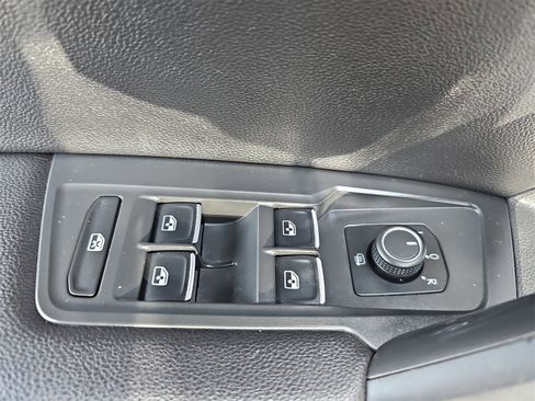 Certified 2020 Volkswagen Tiguan SEL image 30