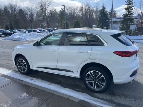Used 2025 Audi Q5 Premium w/ Convenience Package image 45
