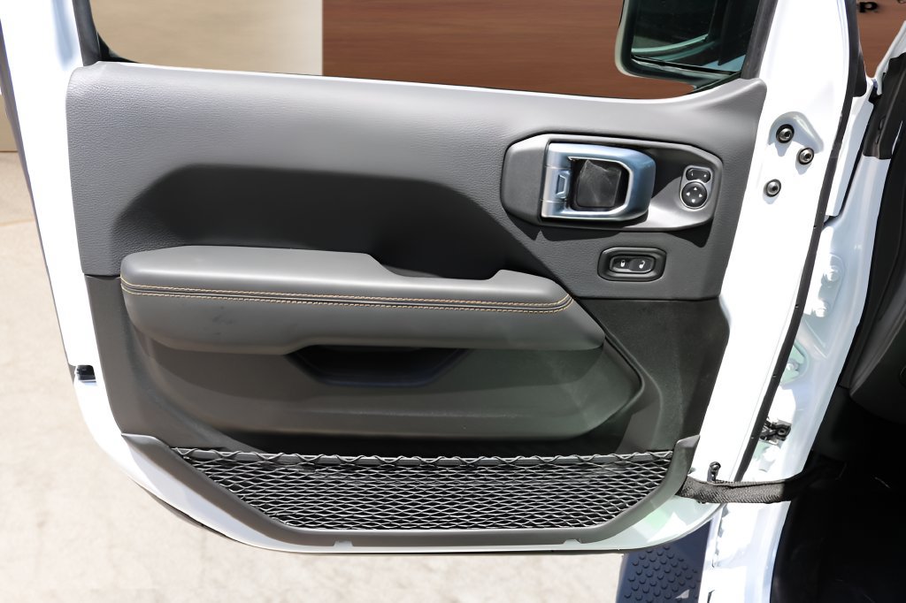 New 2026 Jeep Wrangler Unlimited Sahara AWD/4WD image 10