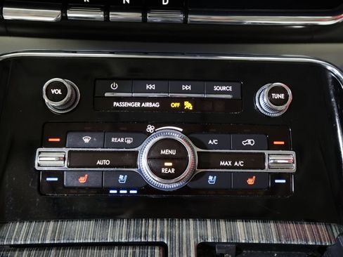 Used 2021 Lincoln Navigator L Black Label w/ Special Edition Package AWD/4WD image 25