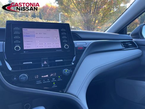 Used 2022 Toyota Camry SE image 30