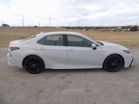 Used 2024 Toyota Camry SE image 5