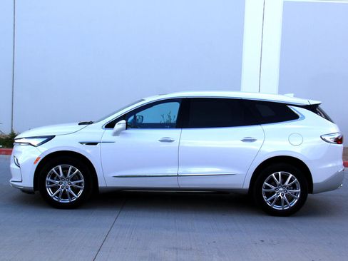 Used 2024 Buick Enclave Essence w/ Experience Buick Package image 8