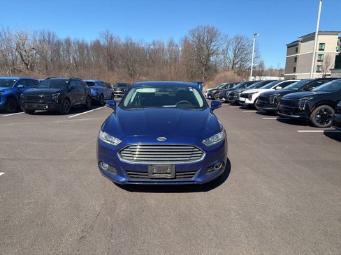 Used 2015 Ford Fusion SE w/ Equipment Group 201A image 2