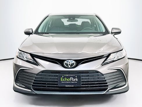 Used 2021 Toyota Camry LE image 2