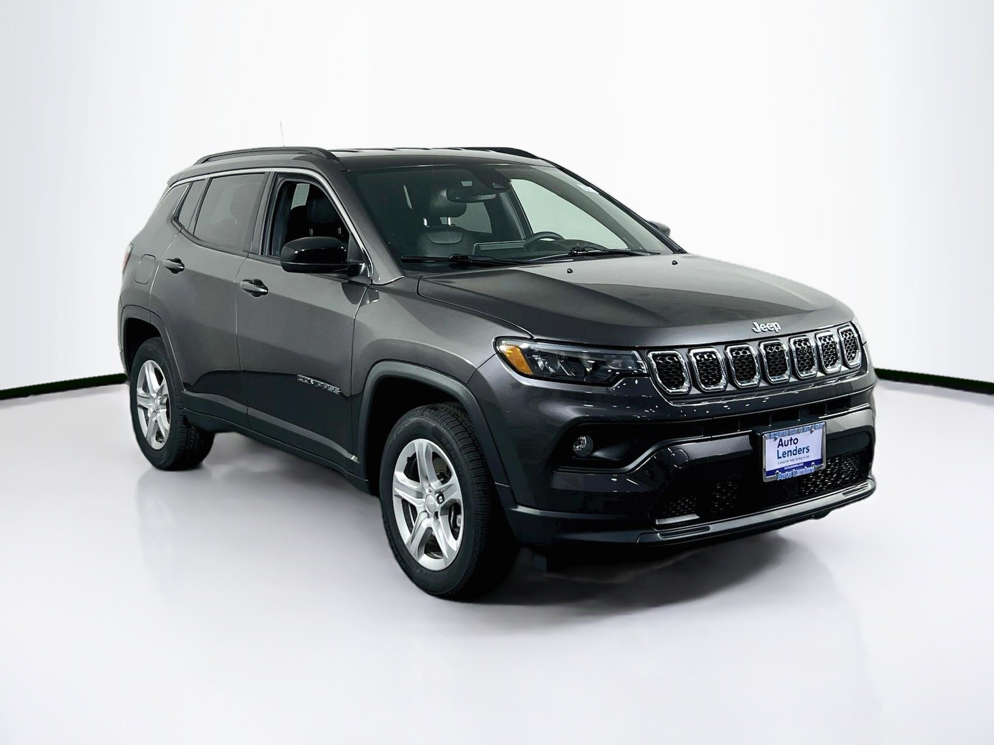Used 2023 Jeep Compass Latitude w/ Convenience Group AWD/4WD image 3