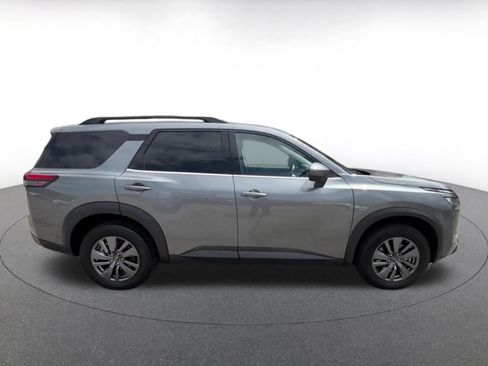 Used 2025 Nissan Pathfinder SV AWD/4WD image 16