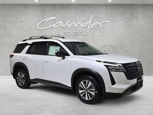 New 2026 Nissan Pathfinder SL image 2