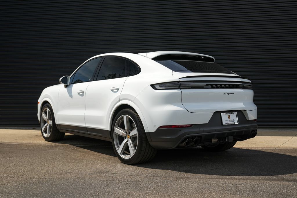 Certified 2024 Porsche Cayenne Coupe AWD/4WD image 3